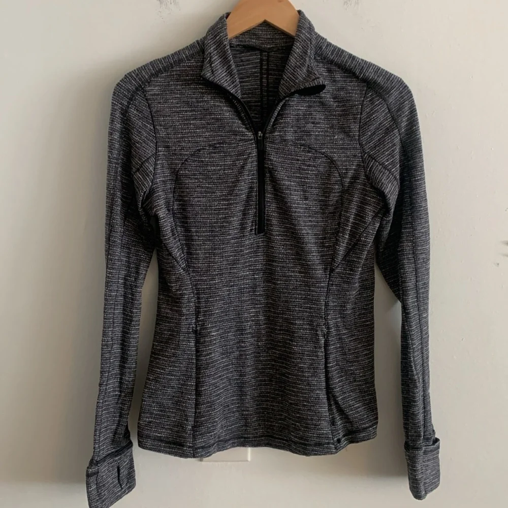 Lululemon Run Briskly 1/2 Zip Pullover Long Sleeve Top in Coco Pique Black White